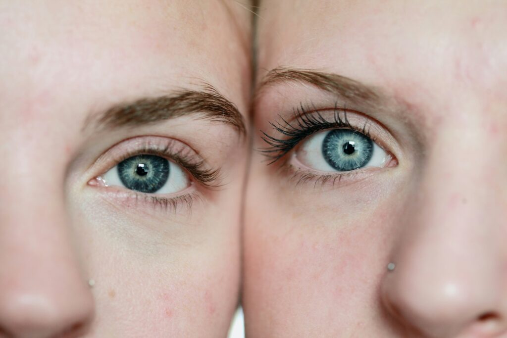 Ophthalmologist Stockerau 6 Two faces next to each other, focus on eyes