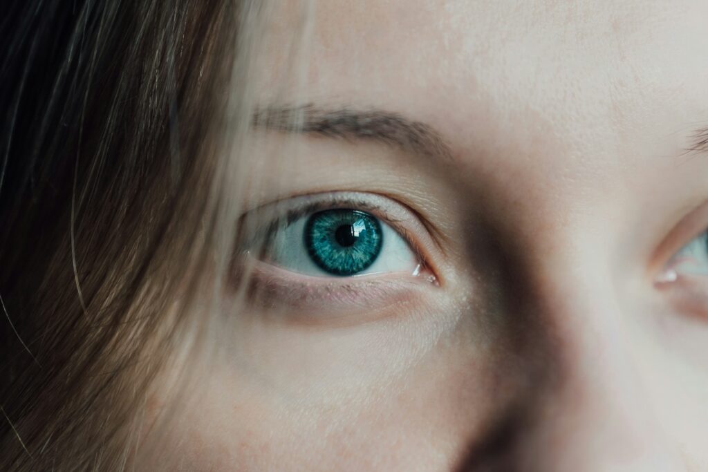 Contact 1 vitalii khodzinskyi z6oOAWSGw8I unsplash